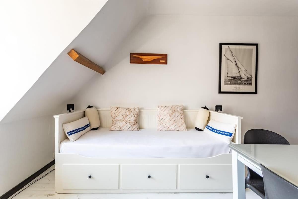 Le Capucin - Petit Duplex Avec Place De Parking Динард Екстериор снимка